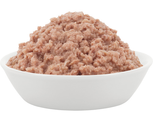 Nassfutter für Katzen in einer weißen Schale