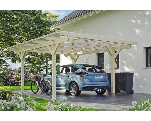 Carport aus Holz mit Auto, Fahrrad und Mülltonnen vor einem Haus