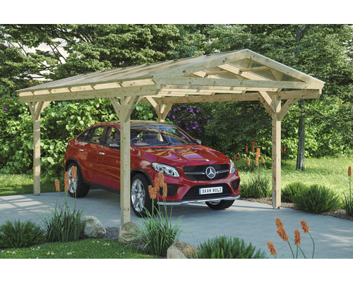 Holzcarport mit Auto auf einer gepflasterten Auffahrt