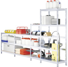 Regalsystem mit Werkzeugen und Materialien