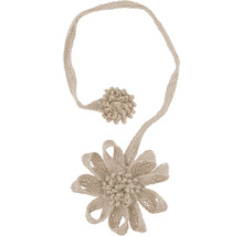 Dekoratives Raffband aus Naturfaser mit Blumen und Kugel