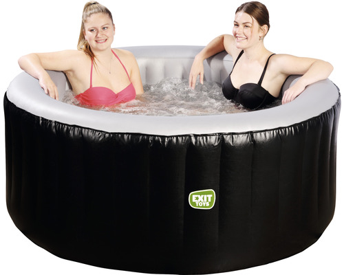 Aufblasbarer Whirlpool mit zwei Frauen im Wasser.