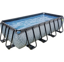 Rechteckiger Pool mit Stahlrahmen und Wasseroberfläche