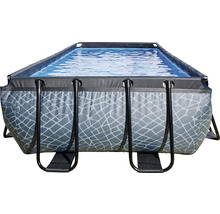 Rechteckiger Pool mit Metallrahmen und Wasser