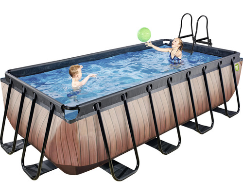 Rechteckiger Pool mit Stahlrahmen, Holzoptik, Leiter und spielenden Kindern