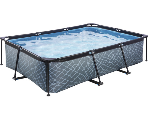 Rechteckiger Stahlrahmenpool mit Wasser gefüllt