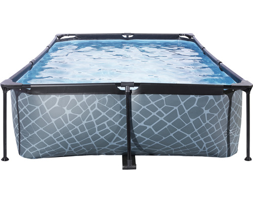 Rechteckiger Rahmenpool mit Wasserfüllung