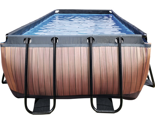 Rechteckiger Stahlrahmenpool mit Holzverkleidung und Wasser