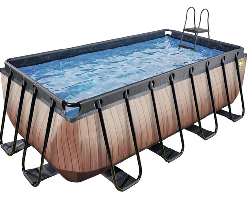 Rechteckiger Pool mit Leiter