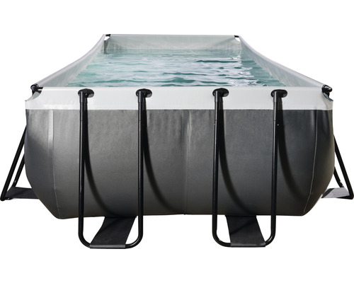 Aufstellpool mit Stahlrahmen und Wasserfüllung