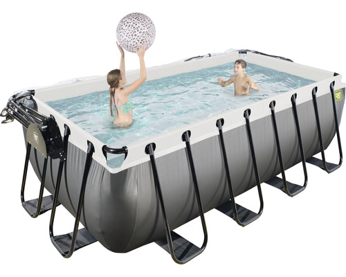 Rechteckiger Swimmingpool mit Stahlrahmen und zwei Kindern, die darin spielen.