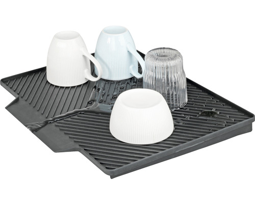 Geschirrtrockner mit Tassen und Glas