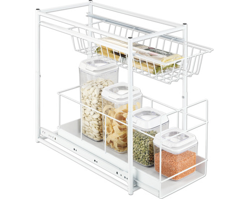 Apothekerschrank mit zwei Ablagekörben, gefüllt mit Lebensmitteln in Vorratsbehältern und Nudeln