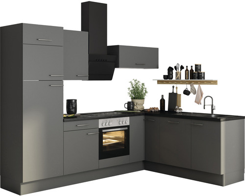 Moderne Küche mit grauen Schränken, Dunstabzugshaube und Spüle