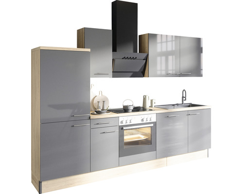 Moderne Küche mit Spüle, Herd, Dunstabzugshaube und Schränken