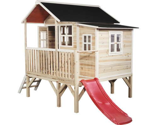 Spielhaus aus Holz mit Rutsche und überdachter Veranda