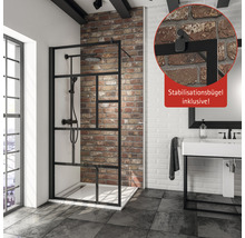 Begehbare Dusche mit schwarzem Rahmen vor einer Backsteinwand