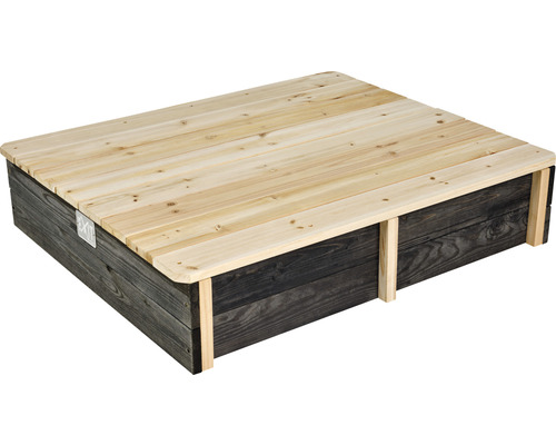 Abgedeckter Sandkasten aus Holz