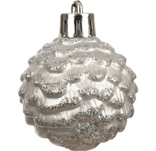 Weihnachtsbaumkugel mit glitzernden Akzenten