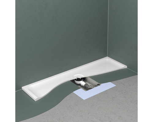 Duschwanne mit Ablaufgarnitur und Montageausschnitt