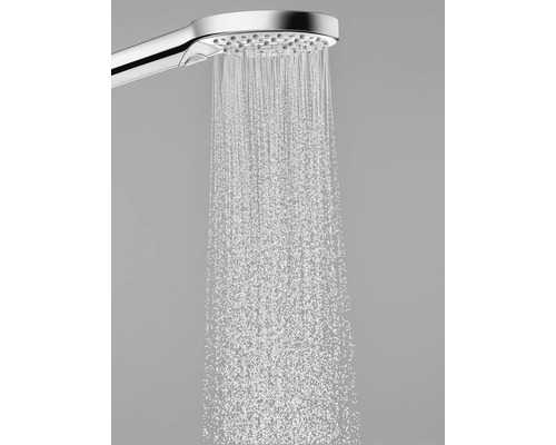 Handbrause mit Wasserstrahl im Betrieb