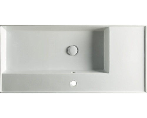 Aufsicht auf ein rechteckiges Waschbecken mit Ablagefläche