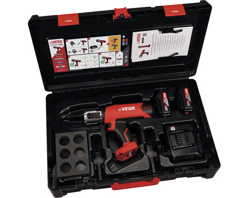 Rohrpressmaschine mit Akkus und Ladegerät im Werkzeugkoffer