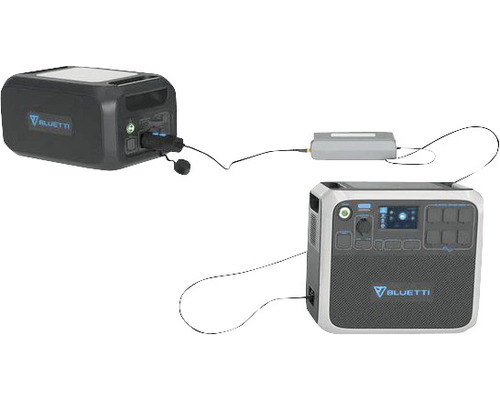 Zwei mobile Stromspeicher mit Kabelverbindung