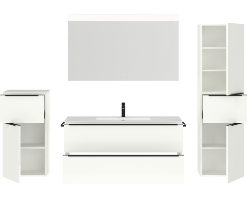 Badezimmer mit Waschtisch, Spiegelschrank und Hochschrank