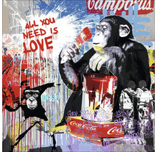 Gemälde mit Affen, Farbdose, Pinsel und dem Schriftzug ''All you need is love''
