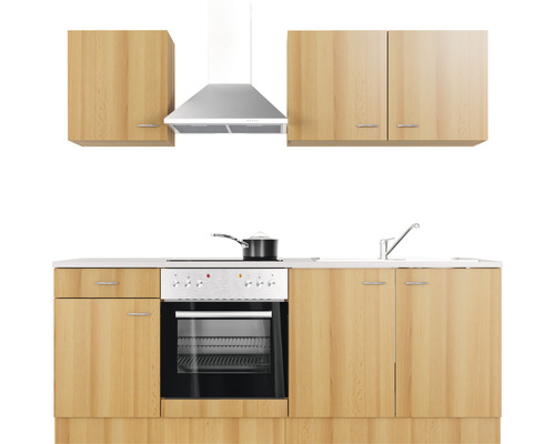 Küchenzeile mit Spüle, Herd, Ofen, Dunstabzugshaube und Hängeschränken
