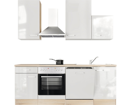 Komplette Küchenzeile mit Hängeschränken, Dunstabzugshaube, Spüle, Herd, Backofen und Geschirrspüler.