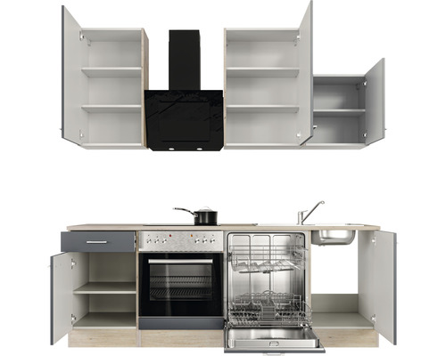 Küchenzeile mit Hängeschränken, Dunstabzugshaube, Herd, Spülmaschine und Spüle