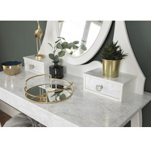 Dekorativer Schminktisch mit Spiegel und Accessoires