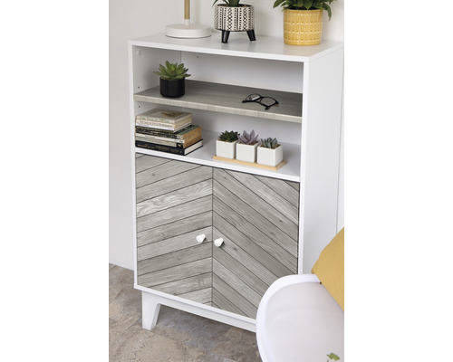 Regal mit zwei Türen und Regalböden im Wohnzimmer