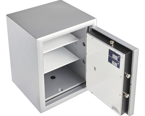 Geöffneter Möbeltresor mit Fachböden