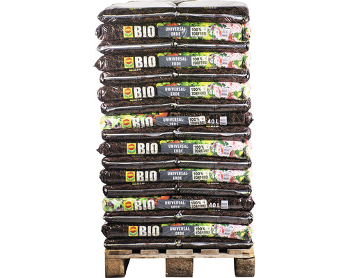 Stapel Säcke mit Bio Universalerde 40 Liter auf einer Palette