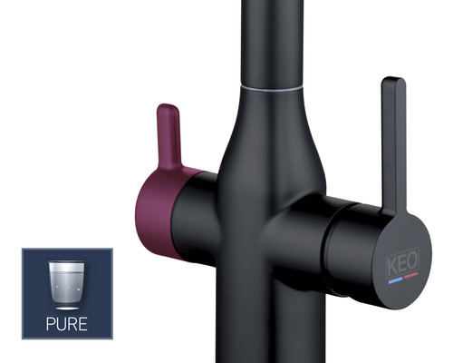 Detaillierte Ansicht einer schwarzen Küchenarmatur mit Wasserhahn und Herstellerlogo