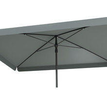 Detailansicht eines rechteckigen Sonnenschirms mit Metallgestell