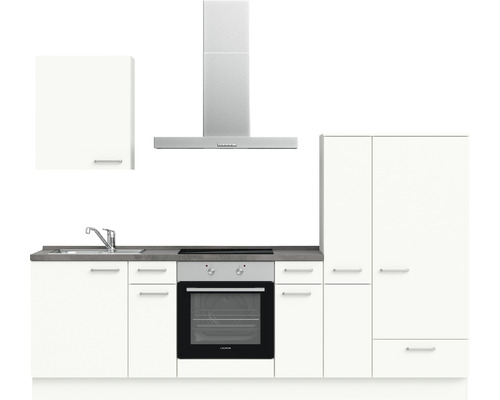 Küchenzeile mit Spüle, Herd, Dunstabzugshaube und Schränken