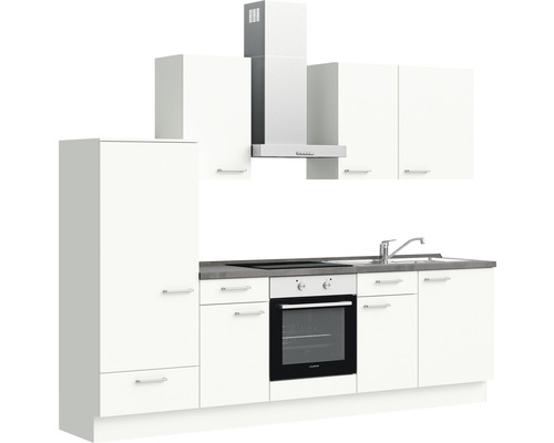 Komplette Küche mit Spüle, Herd, Backofen, Dunstabzugshaube und weißen Schränken