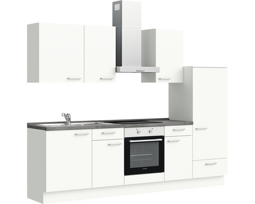 Weiße Küchenzeile mit Spüle, Herd, Backofen und Dunstabzugshaube
