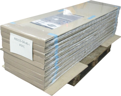 Stapel Holzplatten auf einer Palette, PEFC-Siegel