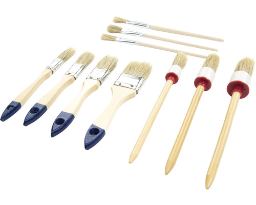 Verschiedene Pinsel mit Holzgriff für Malerarbeiten