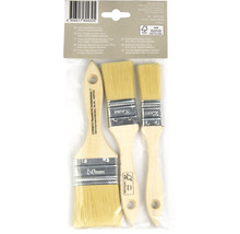 Set mit drei Lackierpinseln mit Holzgriff und verschiedenen Größen in einer Verpackung.