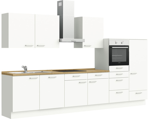 Weiße Küchenzeile mit Spüle, Kochfeld, Backofen und Dunstabzugshaube