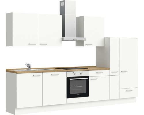 Küchenzeile mit Spüle, Herd, Dunstabzugshaube und Schränken