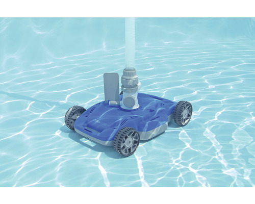 Automatischer Poolreiniger im Wasser