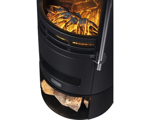 Detailansicht eines elektrischen Kaminofens mit Holzscheiten und Flammeneffekt