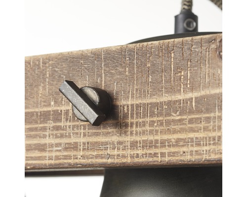 Detailansicht einer Lampe mit Holzbalken und Drehschalter